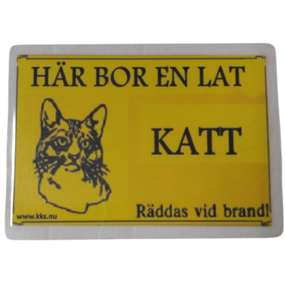 Laminerad skylt - Här bor en lat katt